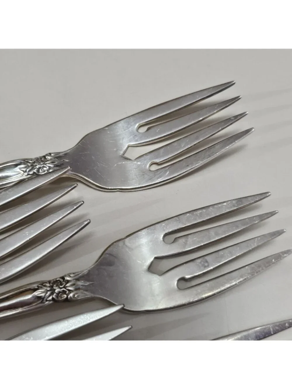 5 Oneida Community SILVER ARTISTRY Salad Forks 6.5